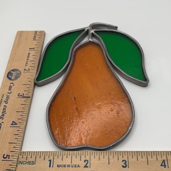VTG stained glass Ripe Pear Sun catcher with green leaves. - Picture 3 of 3